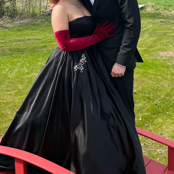 Black Sherri Hill Prom Dress with pockets Strapless - Picture 3 of 3